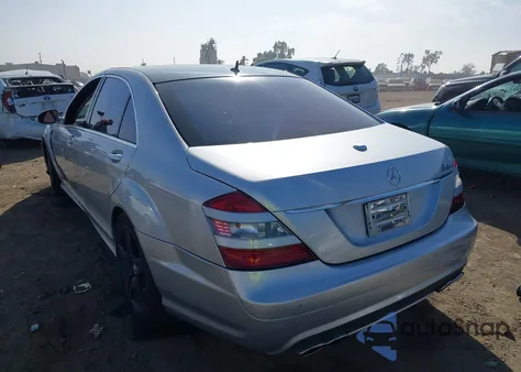 2007 Mercedes-Benz S 550 z USA, uszkodzony, nr VIN WDDNG71X17A081039